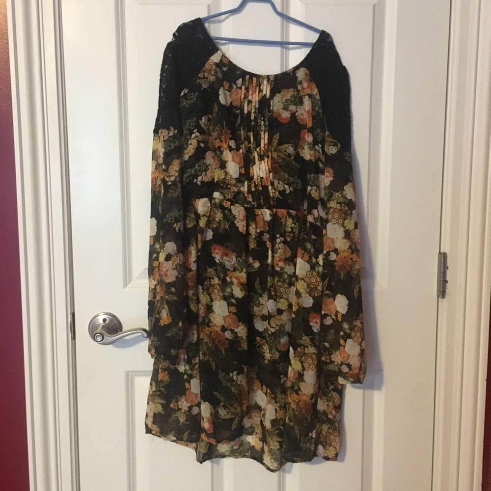 Long Sleeve Floral and Lace Dress